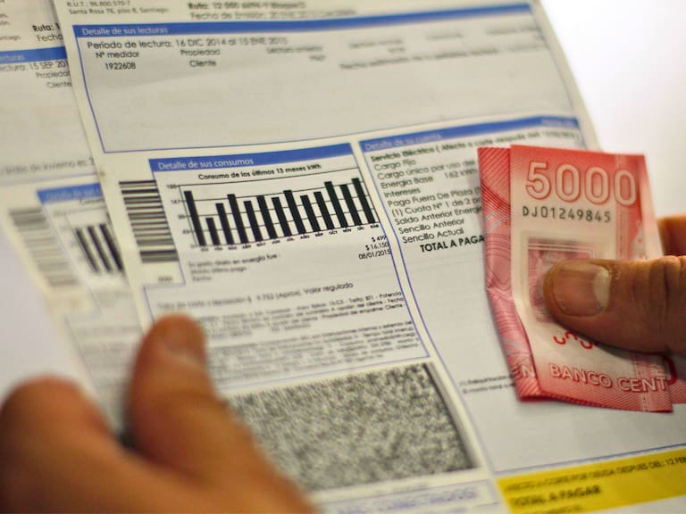 Tendría “bastante consenso”: La propuesta del Frente Amplio para mitigar alza en las cuentas de la luz