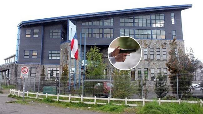 Detienen a tres estudiantes por porte de armas al interior de liceo en Puerto Montt