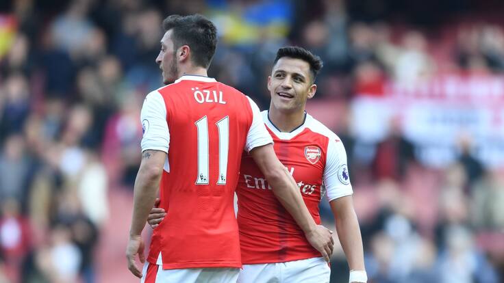 Revelan que Mesut Özil se habría reunido con Alexis Sánchez para convencerlo de fichar por club europeo