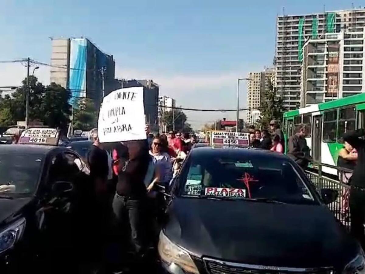 La Florida: cientos de taxistas realizan caravana en las calles ante el alza de los combustibles