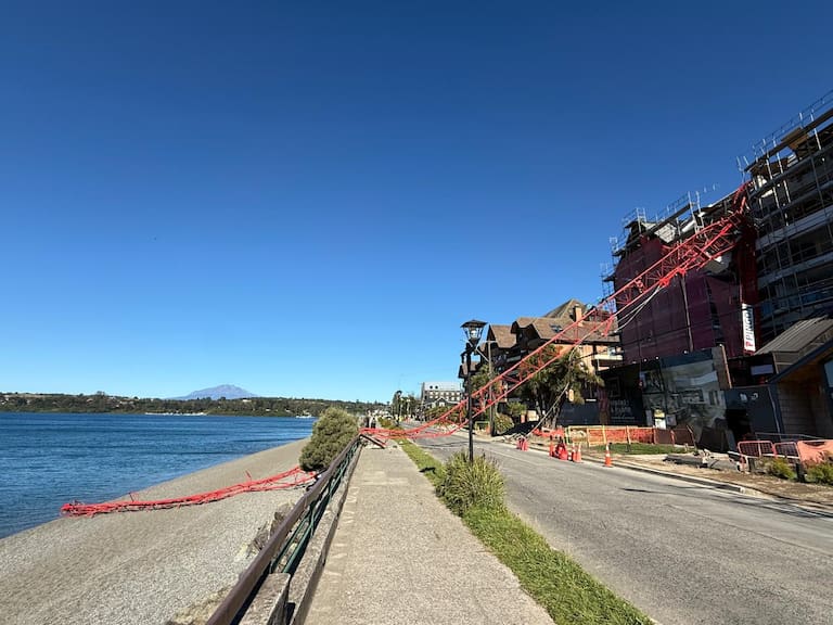 Cae pluma de grúa en plena costanera de Puerto Varas