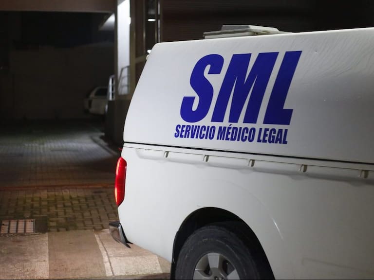 06 de Julio de 2020/TALCAHUANO
Vehiculo del servicio medico legal ingresa a la Fiscalia de Talcahuano, luego de que encontraran muerto a un fiscal al interior en horas de la noche
FOTO:SEBASTIAN BROGCA/AGENCIAUNO