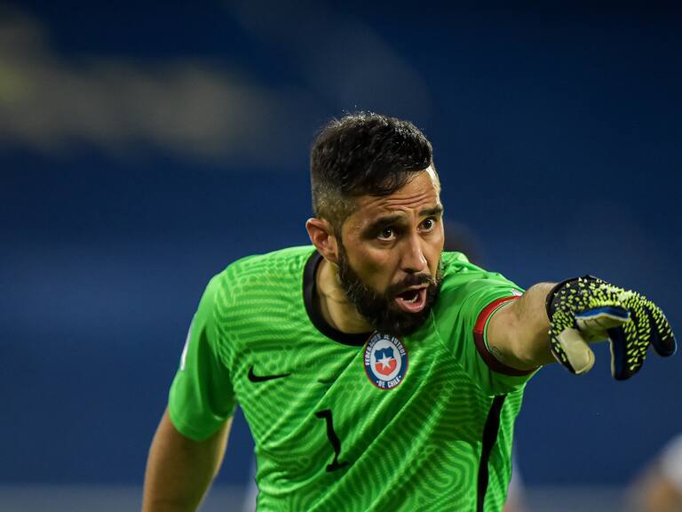 Claudio Bravo abrió debate en Twitter sobre la elección presidencial que viene