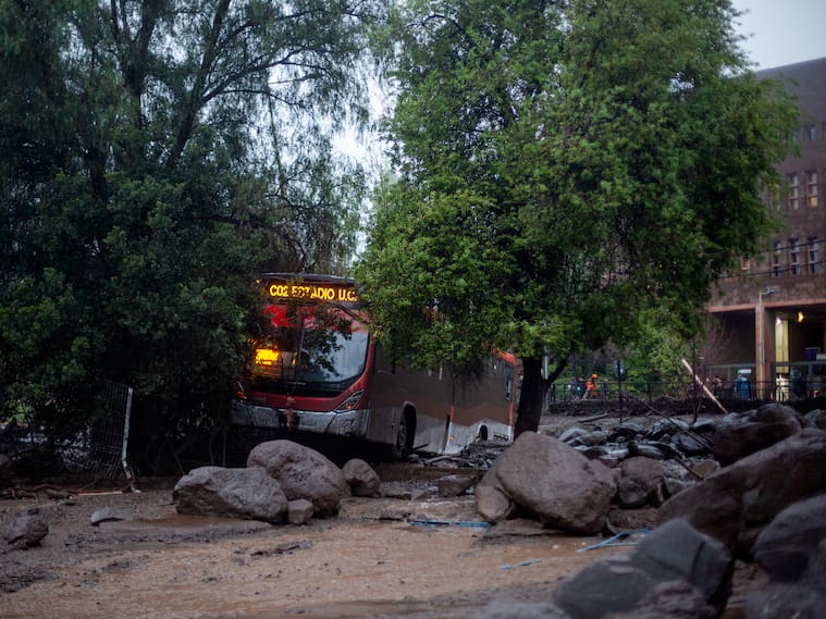 Extienden a 10 comunas la suspensión de clases en la RM