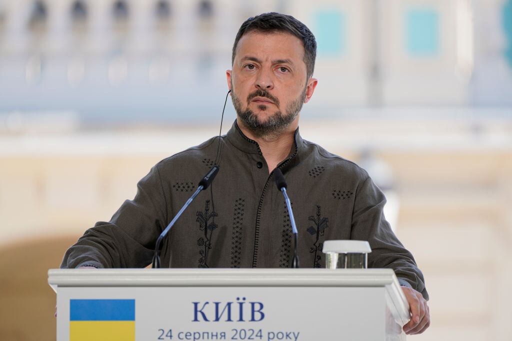 El presidente ucraniano Volodimir Zelenski habla ante los medios de comunicación en la ciudad de Kiev.