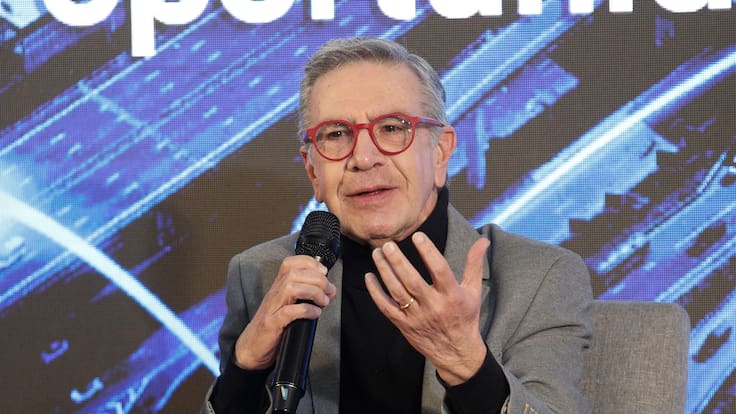 Con planes desde 6 mil pesos: Joaquín Lavín apuesta por la IA con un chatbot para conversar con santos por WhatsApp