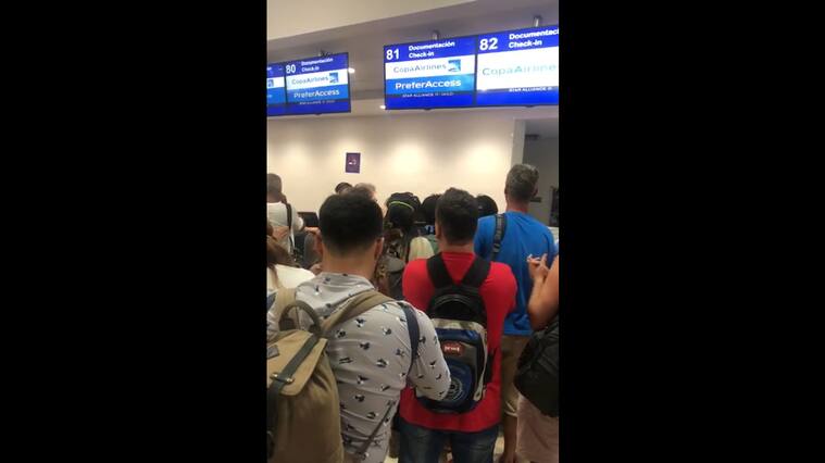 Chilenos en aeropuerto en México