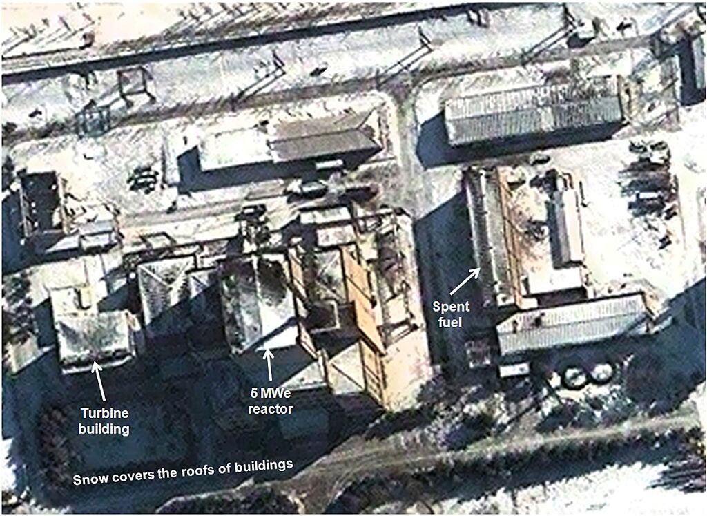 Imagen satelital del edificio del reactor nuclear de Yongbyon