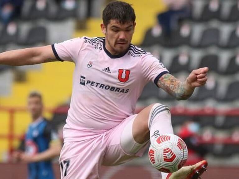 Luis Casanova pide paciencia en la U: "Estamos en proceso de adaptación todavía, el Torneo de Verano sirve para tomar ritmo de competencia"