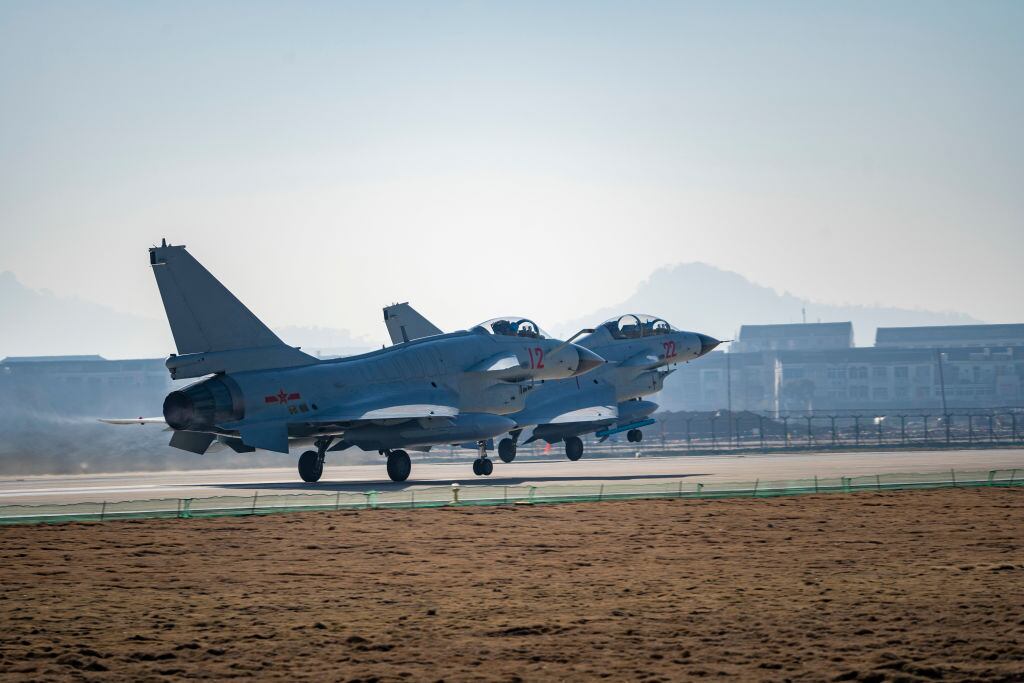 Aviones de guerra de China realizan ejercicios de prueba