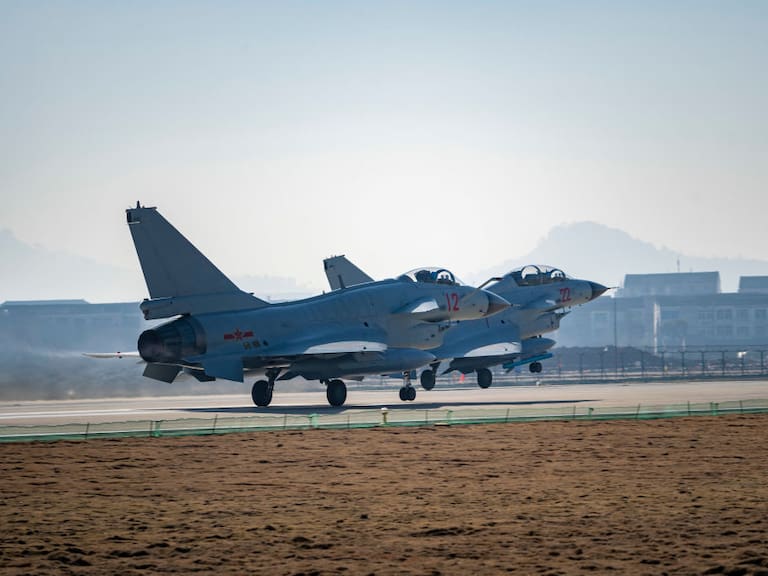 Aviones de guerra de China realizan ejercicios de prueba