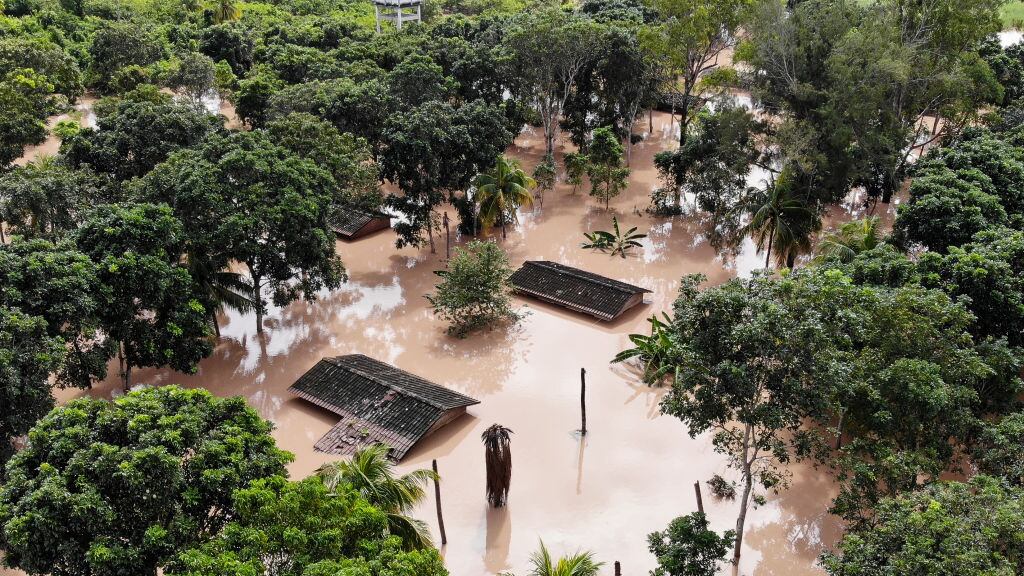 La casas cubiertas de agua en el municipio de San Manuel