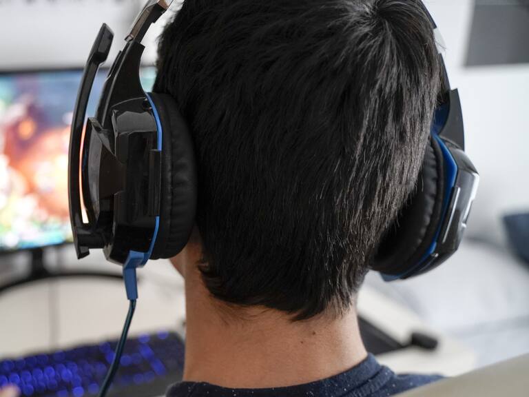Para realizar llamados y jugar en línea: así usan Internet los chilenos durante la cuarentena