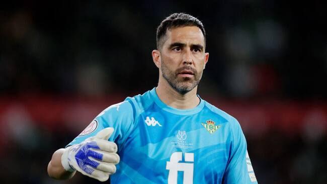 Claudio Bravo critica la utilización de canchas de pasto sintético