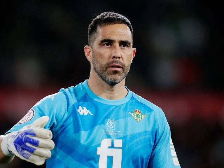 Claudio Bravo critica la utilización de canchas de pasto sintético