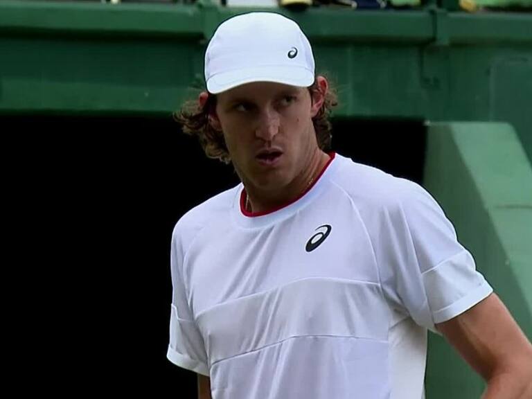 Nicolás Jarry vence a un irritante Moutet para superar el debut en Halle