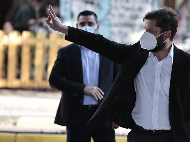 18 de enero 2022/SantiagoPresidente Electo, Gabriel Boric, acompañado de la Alcaldesa de Santiago, Irací Hassler, del Director Ejecutivo de GAM, Felipe Mella; y el Premio Nacional de Arquitectura, Miguel Lawner, recorre el edificio de GAM, que en abril próximo cumplirá 50 años desde su construcción para la UNCTAD III, en 1972.
FOTO: KARIN POZO/AGENCIAUNO