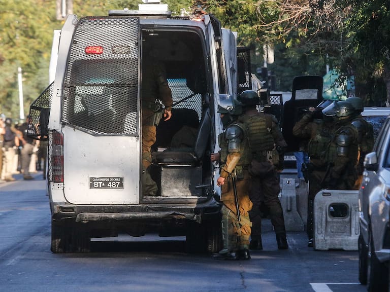 Desalojo en toma "17 de Mayo" en Cerro Navia