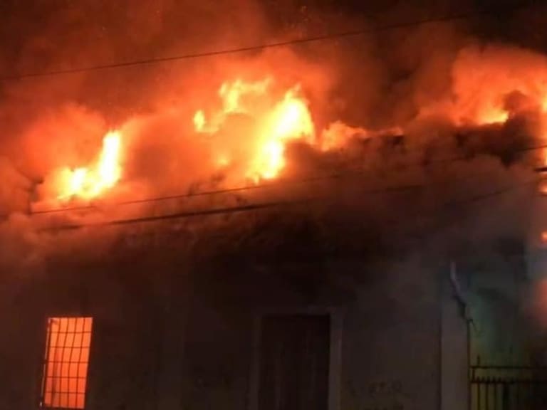 Dos niños y dos adultos murieron tras voraz incendio de una casa en el casco antiguo de Talca