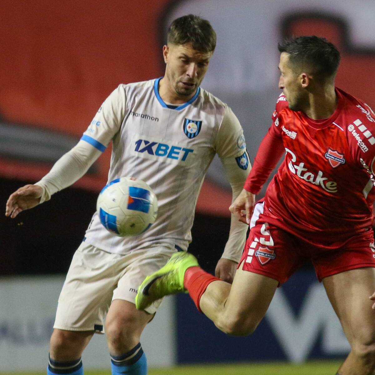 Con una cancha en pésimo estado, Ñublense dilapida su ventaja ante Huachipato en Copa Chile
