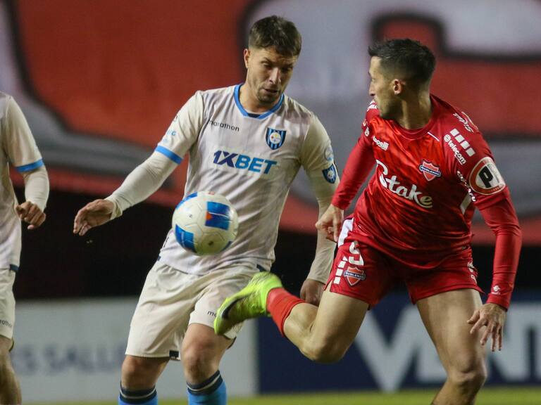 Con una cancha en pésimo estado, Ñublense dilapida su ventaja ante Huachipato en Copa Chile