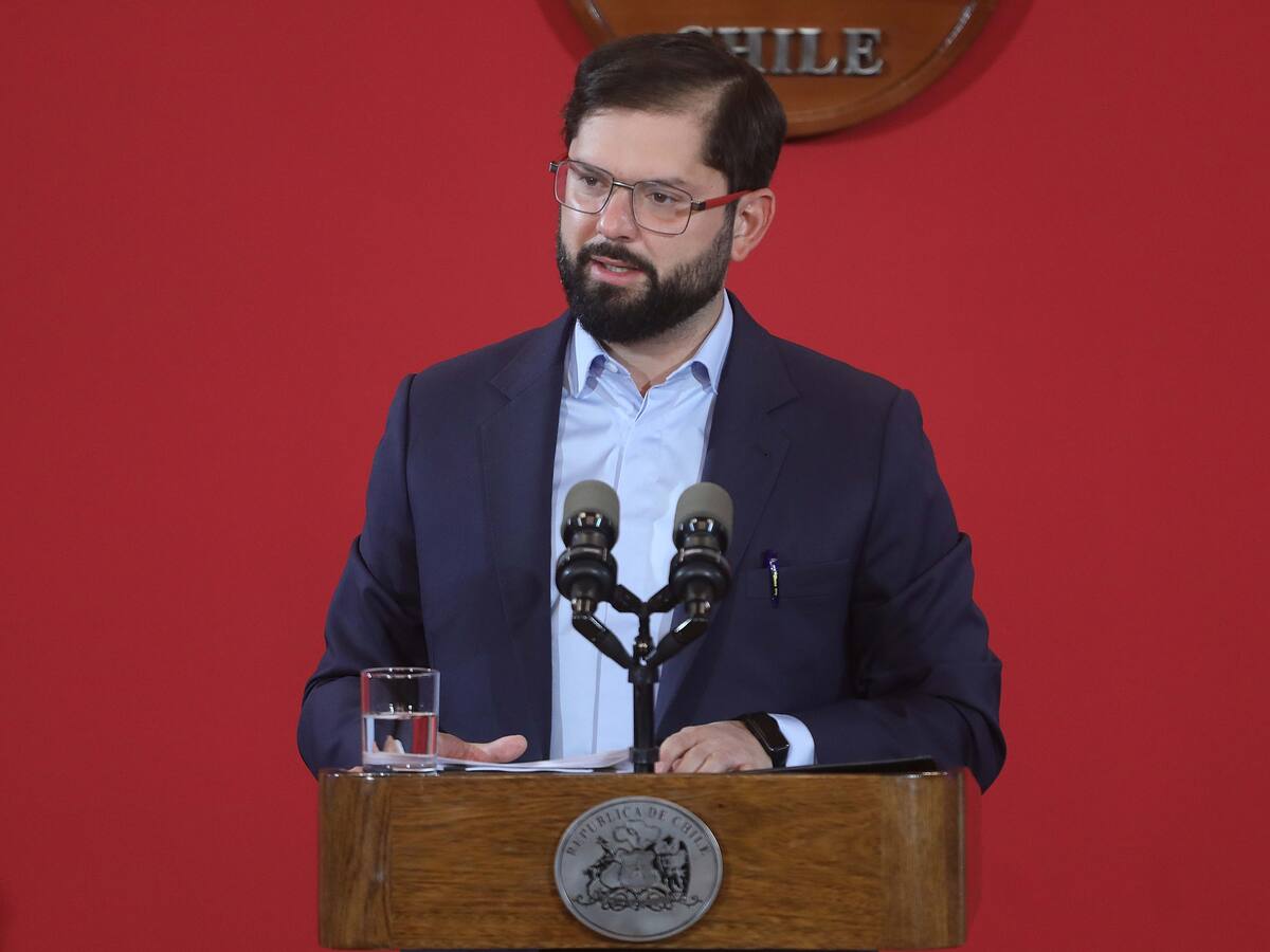 “Es tremendamente doloroso”: Presidente Gabriel Boric se disculpa con chilenos exiliados en Alemania durante la dictadura