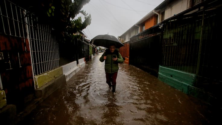 Lluvia en Santiago y Chile, hoy en vivo: a qué hora termina, suspensión de clases, y pronóstico actualizado por región