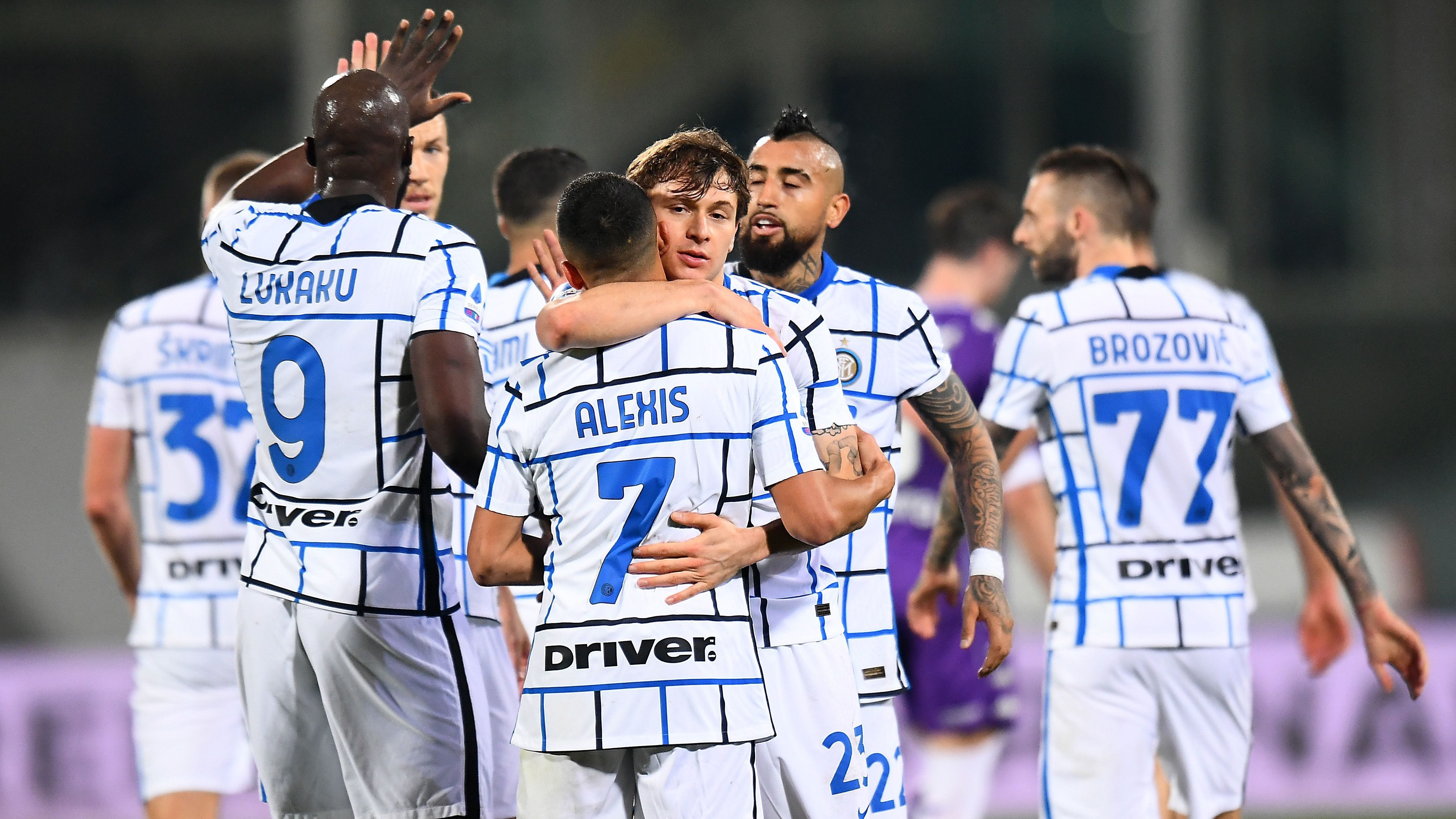 FLORENCE, ITALY - FEBRUARY 05: Nicolò Barella of FC Internazionale celebrates after scoring the opening goal during the Serie A match between ACF Fiorentina and FC Internazionale at Stadio Artemio Franchi on February 05, 2021 in Florence, Italy. (Photo by Alessandro Sabattini/Getty Images)