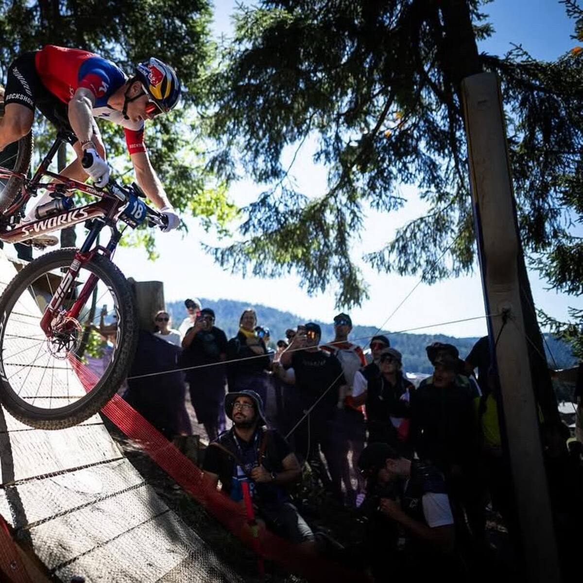 Martín Vidaurre marca otro hito en su carrera y clasifica a la final del Mundial de Mountain Bike