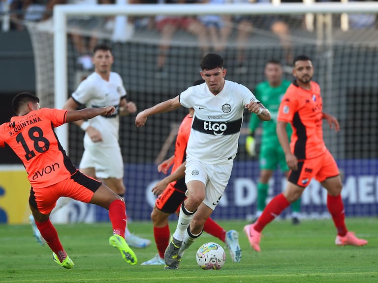 Junior Barreto, defensor de Olimpia