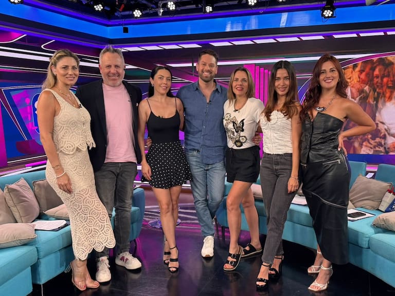 ¡Lo echaron! Aseguran que rostro de TV+ fue desvinculado por pedir “dos meses” de vacaciones