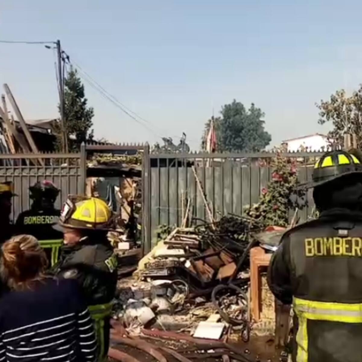 Dos adultos mayores mueren en incendio que afectó su casa en Conchalí: vecinos reportaron una explosión previa