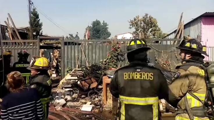 Dos adultos mayores mueren en incendio que afectó su casa en Conchalí: vecinos reportaron una explosión previa