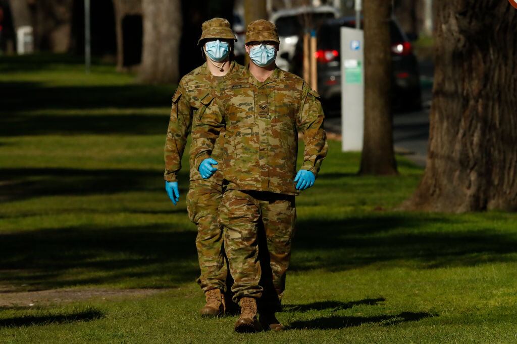 Soldados asisten en tareas por los brotes del covid en la ciudad de Melbourne