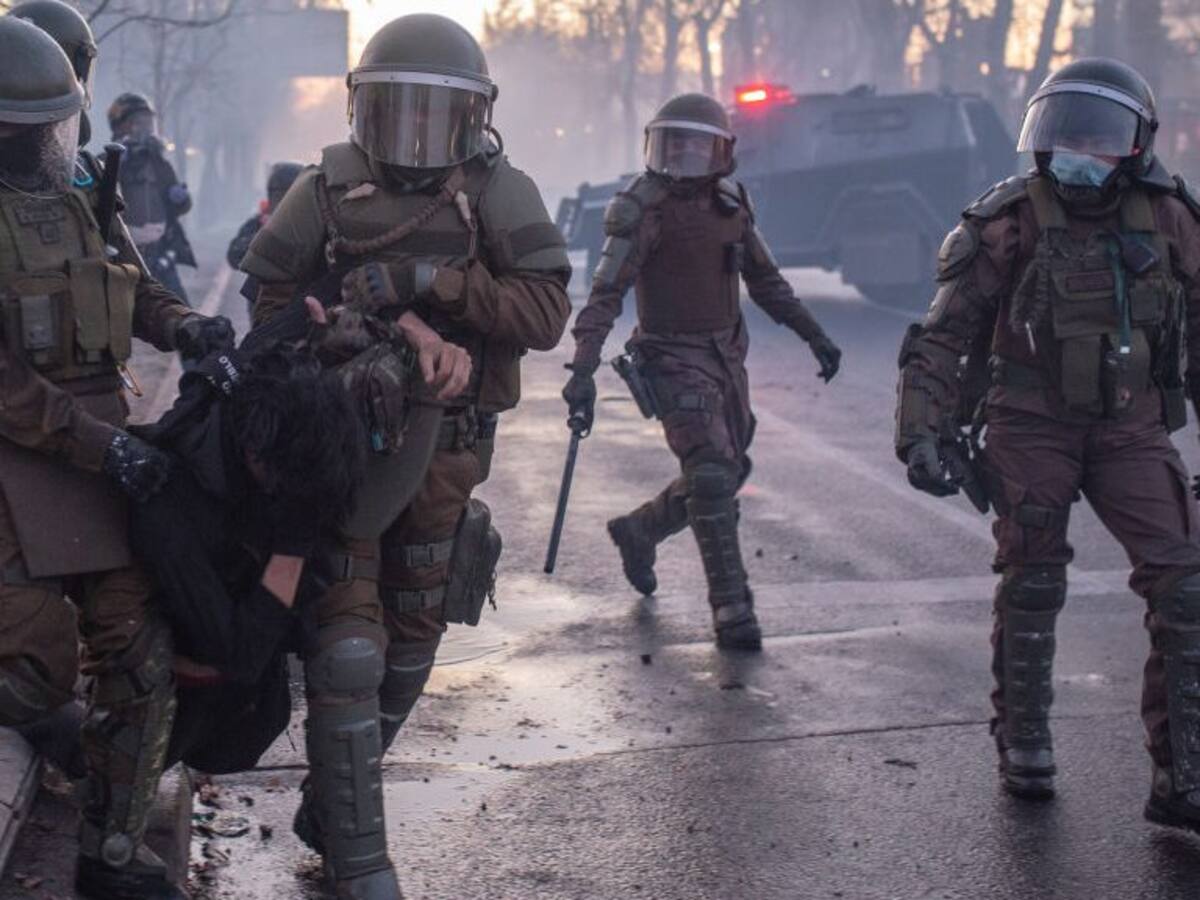 HRW y proyectos para reformar Carabineros: «No tienen suficiente alcance como para modificar el sistema disciplinario y garantizar la rendición de cuentas»