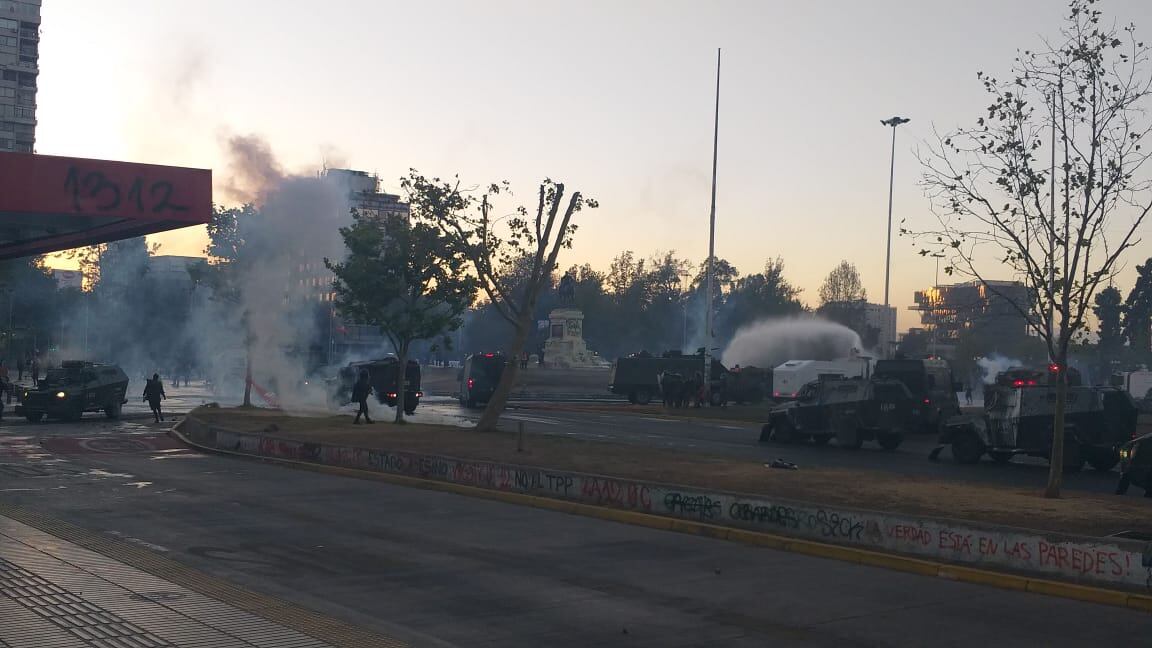 Incidentes en Plaza Baquedano / ADN.CL
