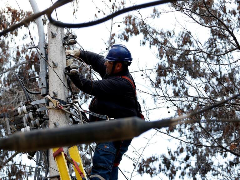 Más de 24 mil hogares se mantienen sin suministro eléctrico