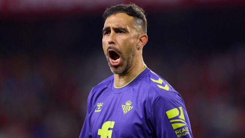 claudio bravo real betis