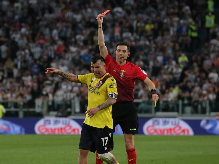 Gary Medel volvió a ser expulsado tras más de dos años