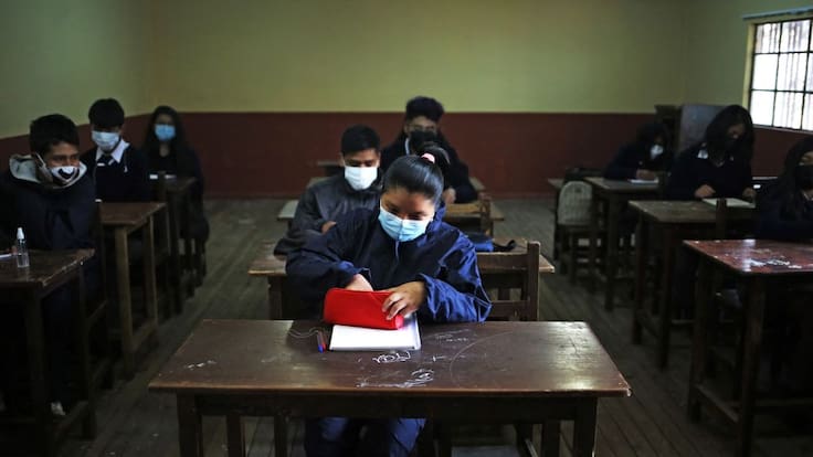 Bolivia: vuelve la obligación del uso de mascarillas en los colegios tras brote del covid-19