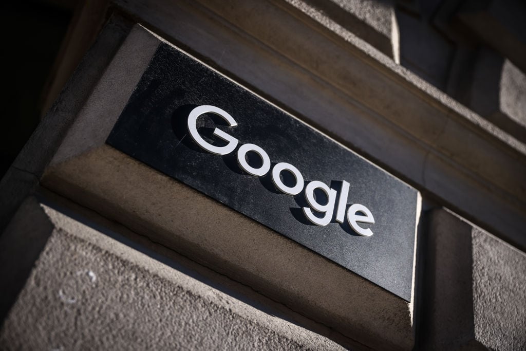 Canales de TV chilenos demandan a Google por abuso de poder en motores de búsqueda y publicidad