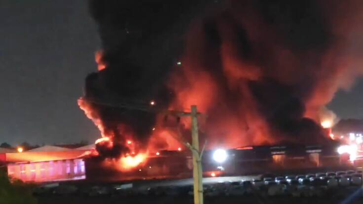 Tercera alarma para Pudahuel: siniestro de gran magnitud afecta Bodegas San Francisco