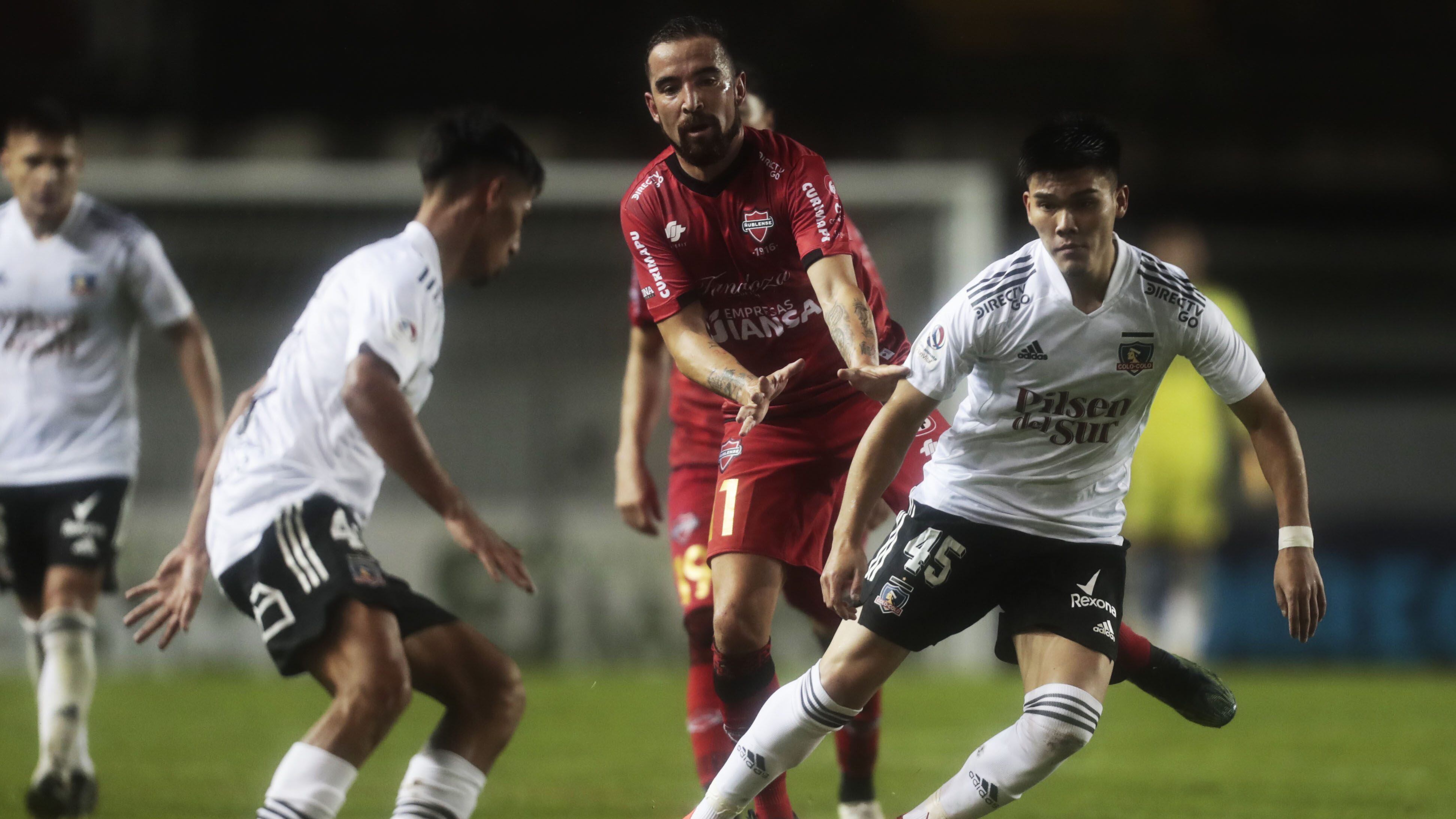 01 DE MAYO DE 2021/CHILLANFernando Cordero (c), durante el partido valido por la fecha 5 del Campeonato Nacional AFP PlanVital 2021, entre Nublense y Colo Colo, disputado en el Estadio Nelson Oyarzun Arenas de Chillan.
FOTO: JAVIER VERGARA/AGENCIAUNO