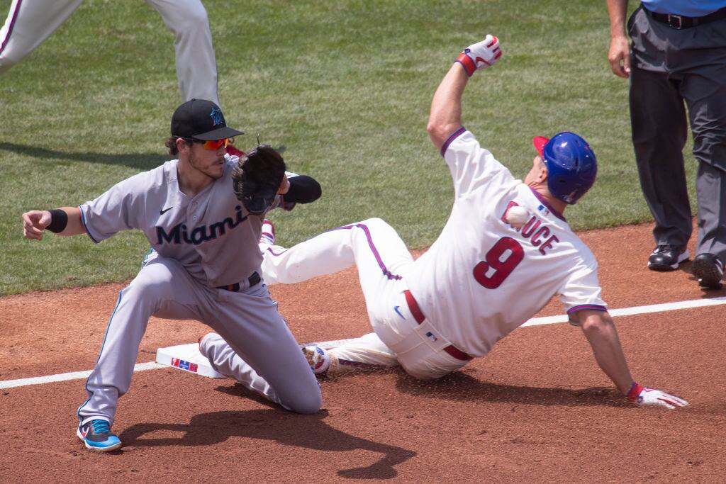 Phillies enfrentando a Marlins antes de los casos de infección