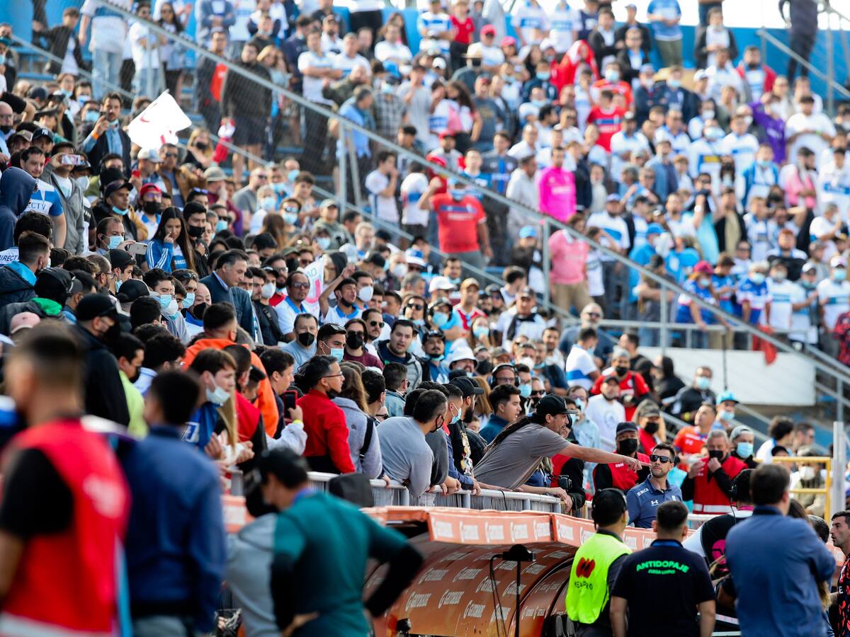 Periodistas denuncian graves amenazas tras el partido entre la UC y Colo Colo
