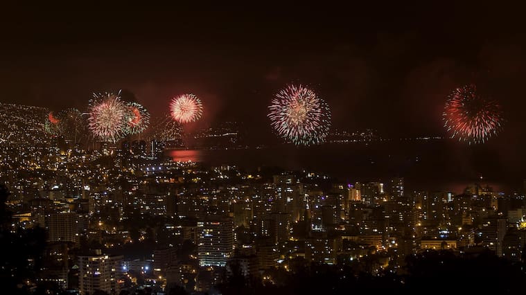 01 de Enero de 2016/VIÑA DEL MARVista de los fuegos artificiales durante la celebración de año nuevo en la Bahía de Viña del Mar y Valparaiso.
FOTO:DAVID CORTES SEREY/AGENCIAUNO,