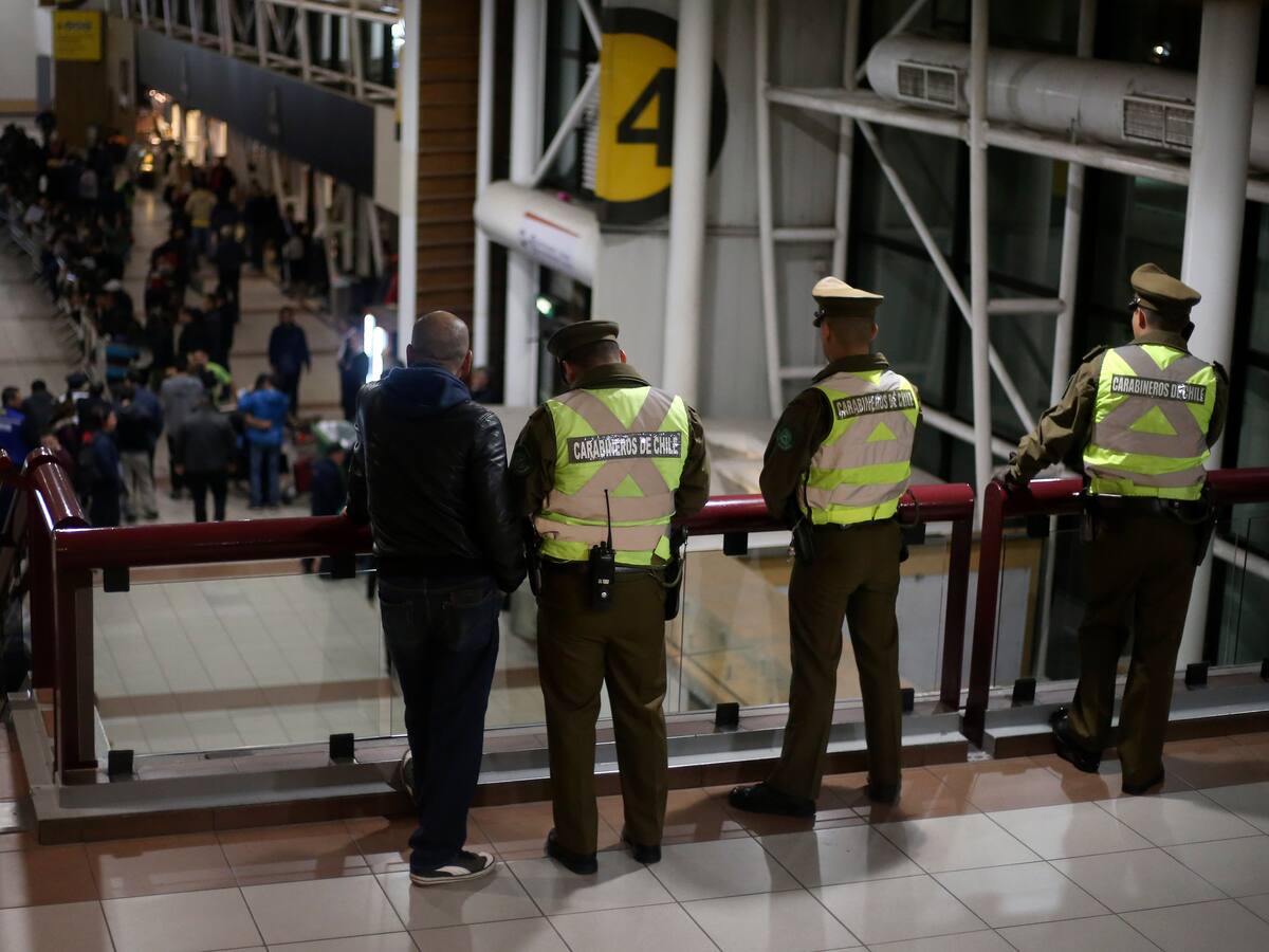 PDI detiene a sujeto por aviso de bomba en avión y genera amplio operativo en Aeropuerto de Santiago