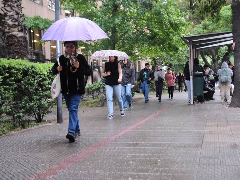 Primera lluvia del 2026 en Santiago: ¿En qué comunas caerán precipitaciones este jueves?