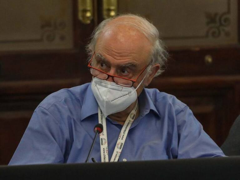 6 de Abril del 2022/SANTIAGOEl convencional Agustín Squella durante la Sesión N°61 Comisión Principios Constitucionales, que se realiza en el ex congreso Nacional.
FOTO: SEBASTIAN BELTRAN GAETE/AGENCIAUNO