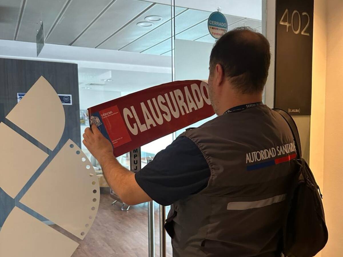 Clínica clausurada de Las Condes se defiende de acusaciones y descarta “fallecimiento de una paciente mientras era intervenida”
